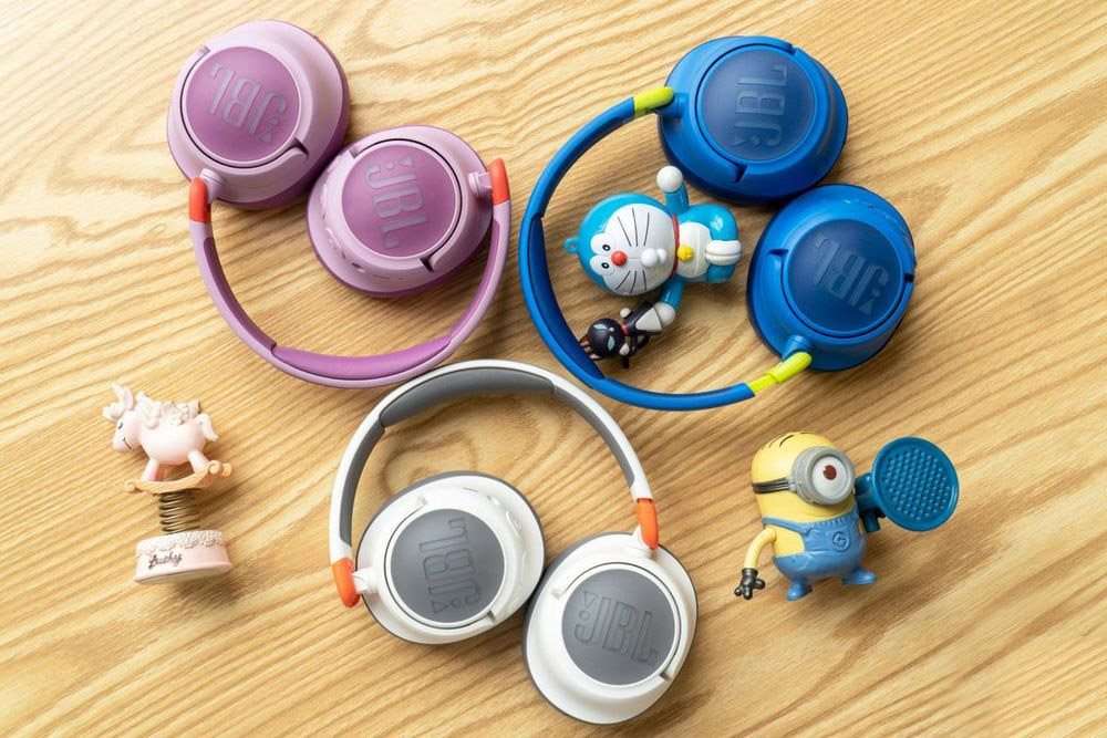 耳机采用了高饱和的颜色 耳机采用了高饱和的颜色